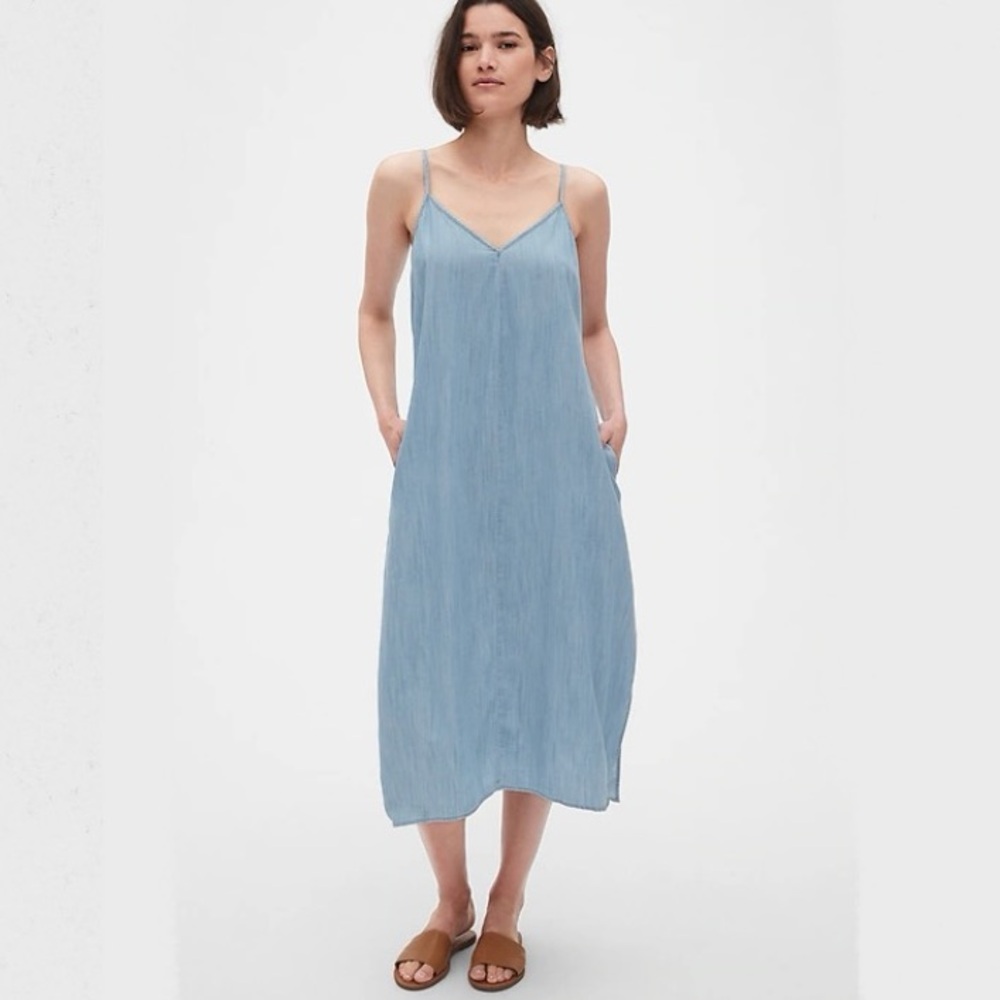 Gap Cami Midi Dress in Tencel Denim Style V-Neck Dress Size: Large